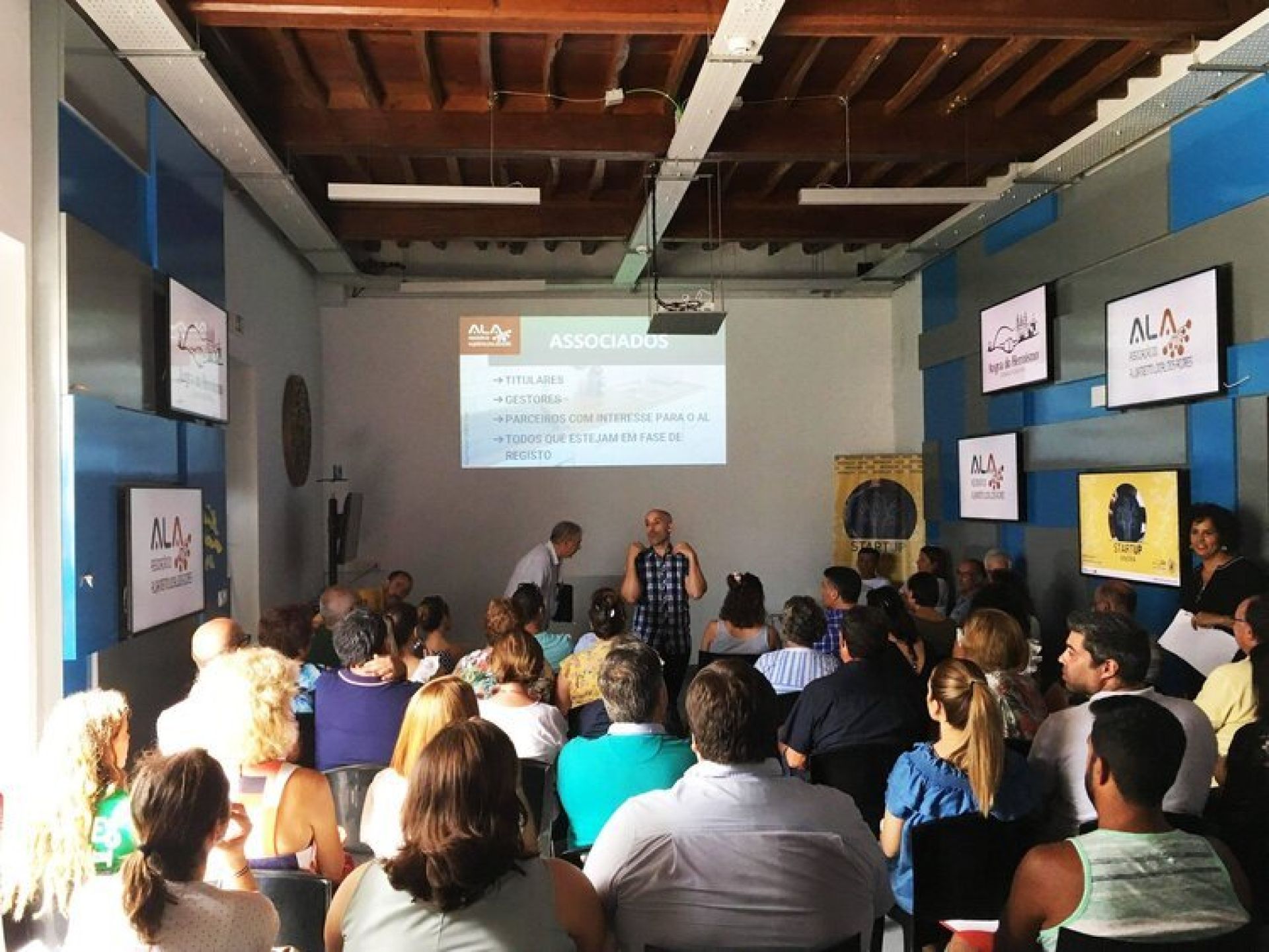 Sessão de Apresentação e Esclarecimento